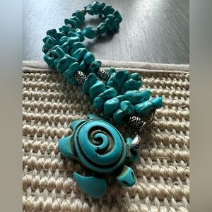 Turquoise Turtle Pendant Stretch Necklace